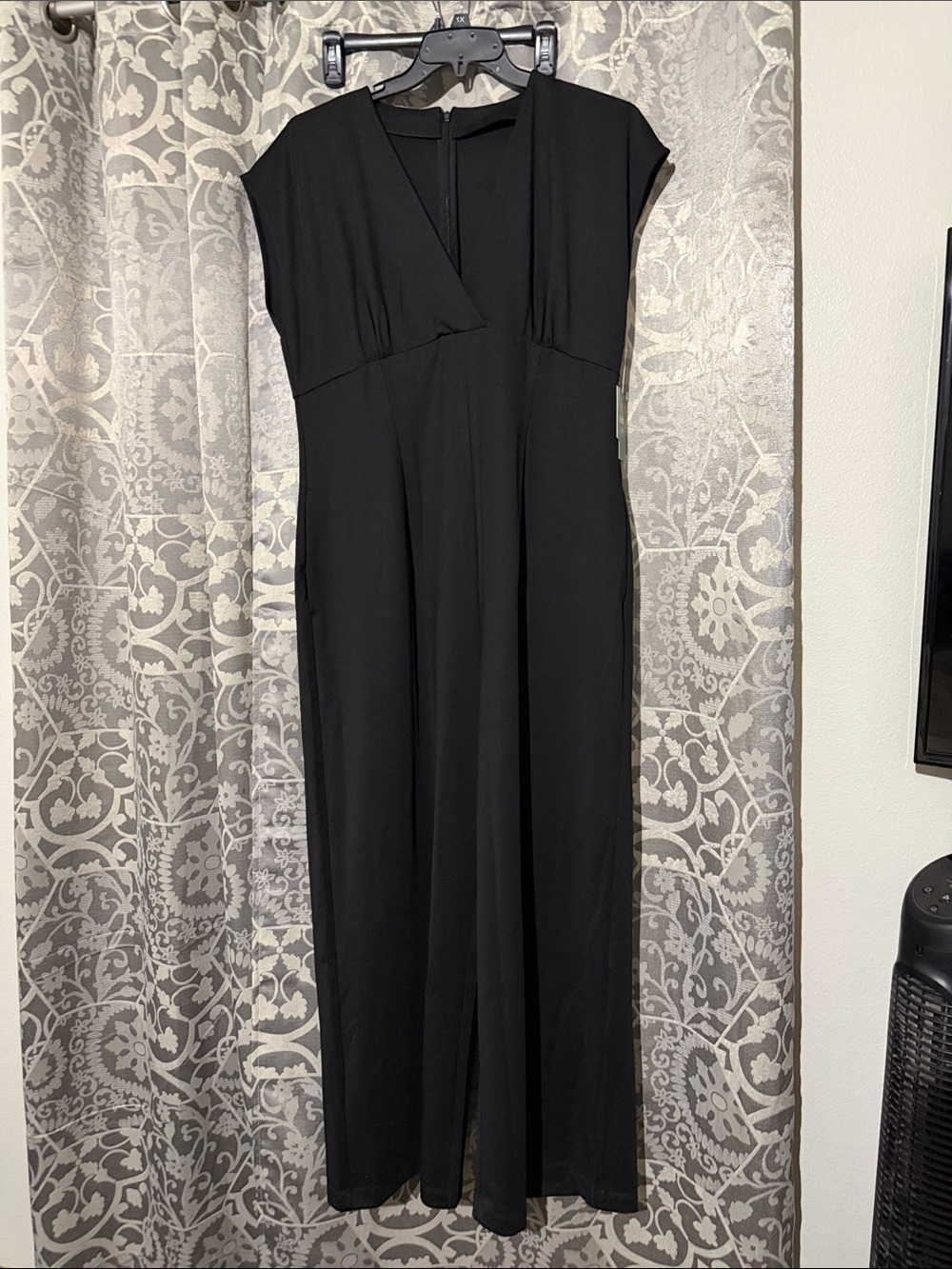 Black V-Neck Cap Sleeve jumpsuit